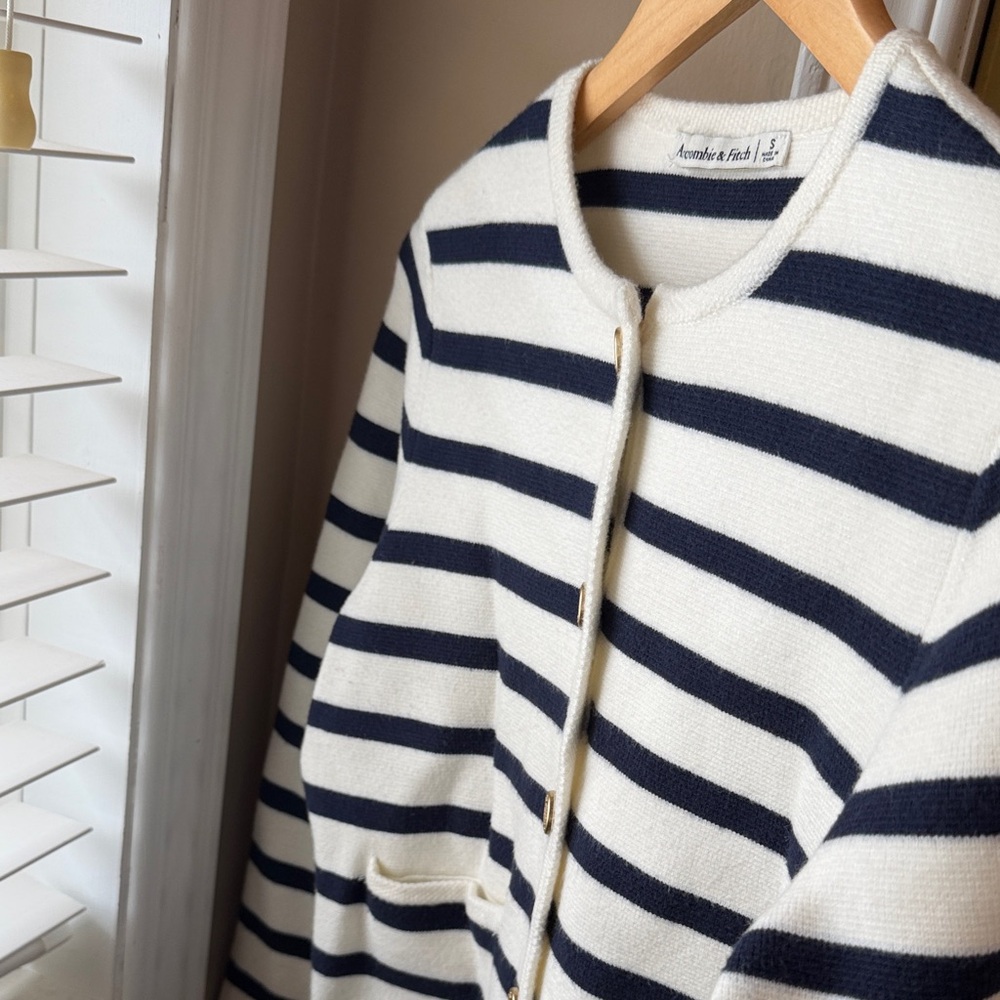 Abercrombie LuxeLoft Crew Sweater Jacket - Picture 5 of 9